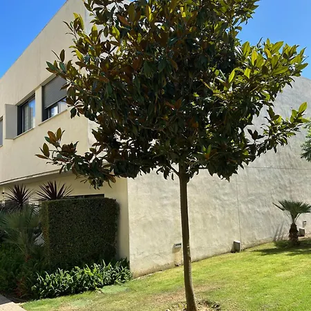 Дом отдыха Chulera Townhouse Sea Views Манилва