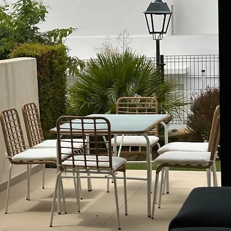 Дом отдыха Chulera Townhouse Sea Views *